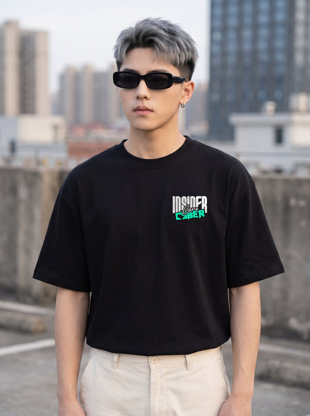 Oversize T-shirt – Retro Futuristic Streetwear / 415