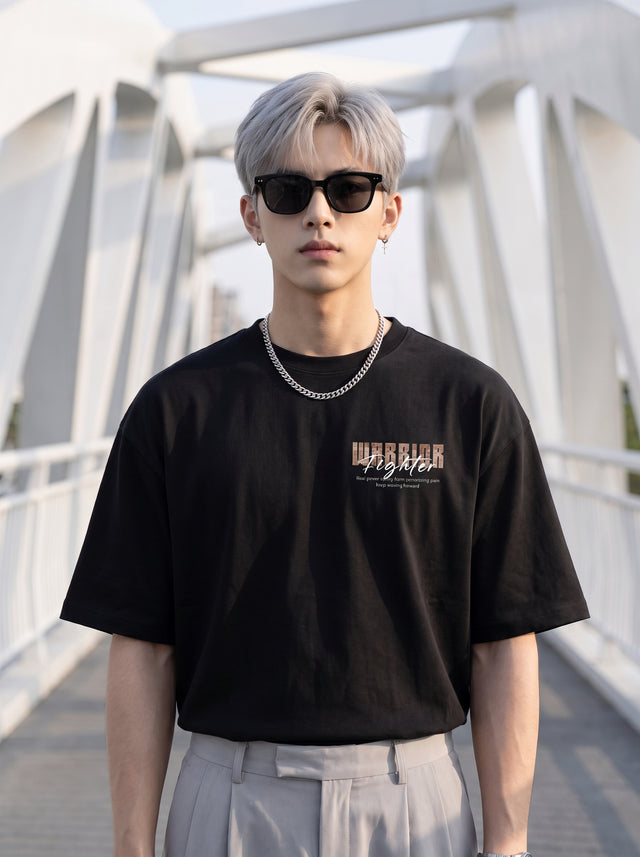 Oversize T-shirt – Spartan Badge Graphic / 412