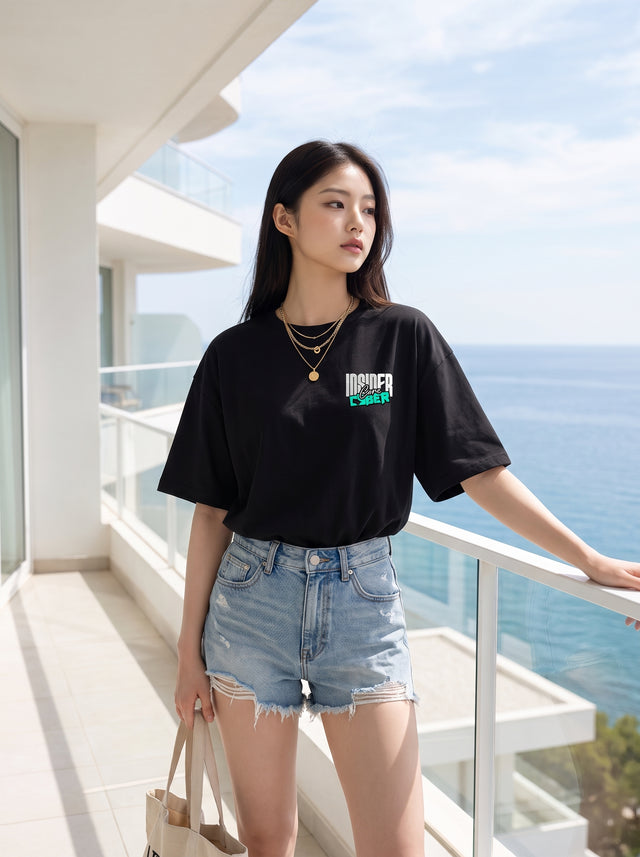 Oversize T-shirt – Retro Futuristic Streetwear / 415