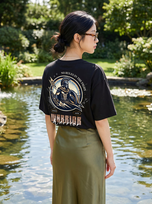 Oversize T-shirt – Spartan Badge Graphic / 412