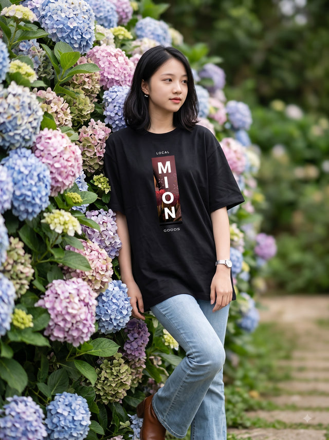 Oversize T-shirt – Badge Typography / 483