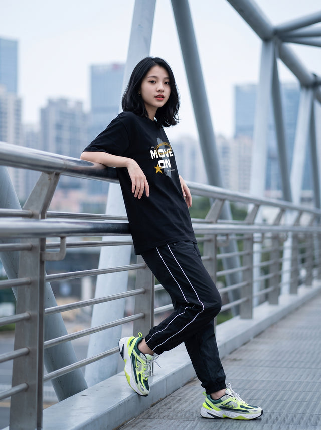 Oversize T-shirt – Bold Typography / 70