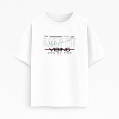 Oversize T-shirt – Bold Typography / 90