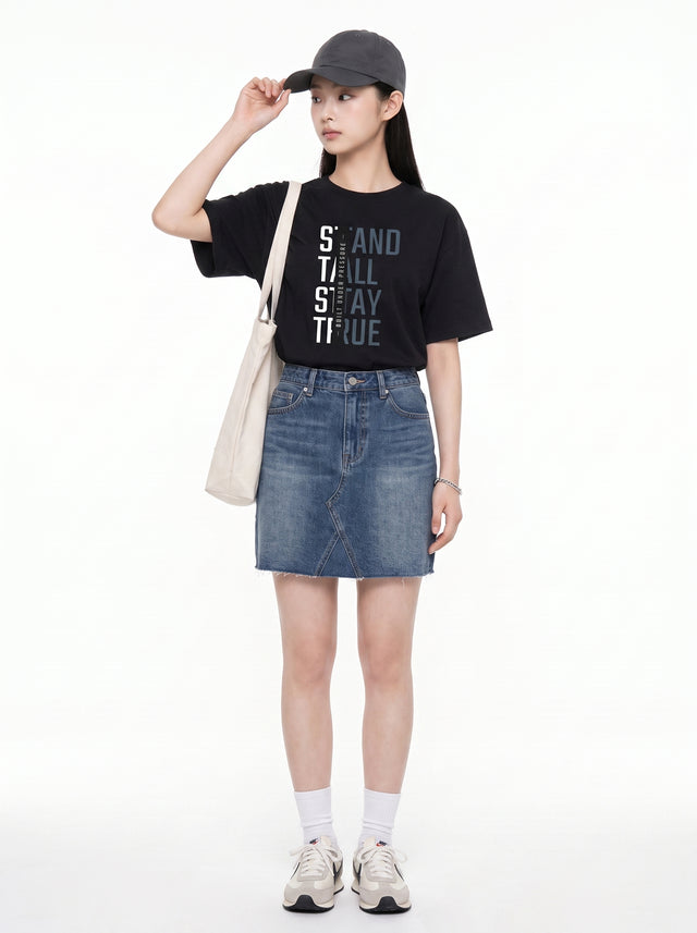 Oversize T-shirt – Bold Typography / 131