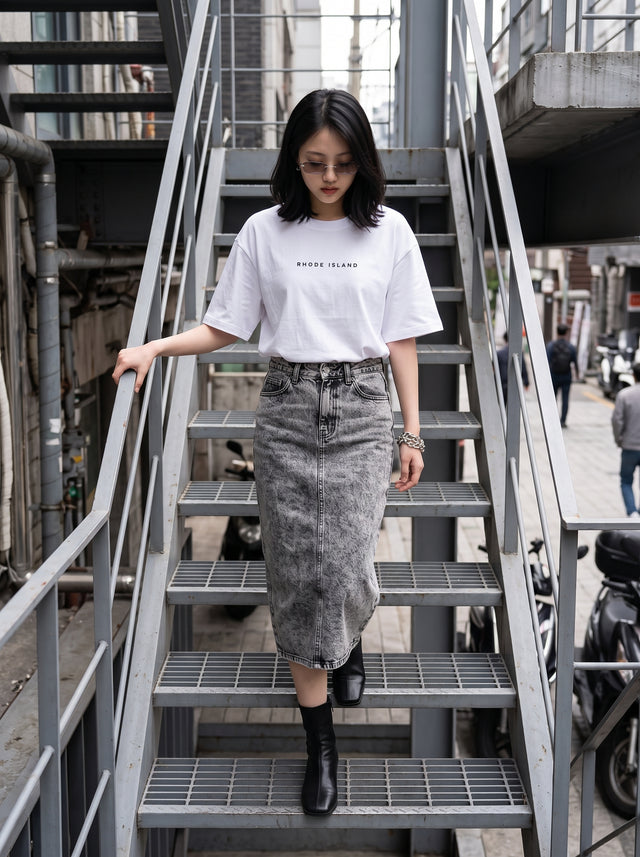 Oversize T-shirt – Minimal Typography / 699