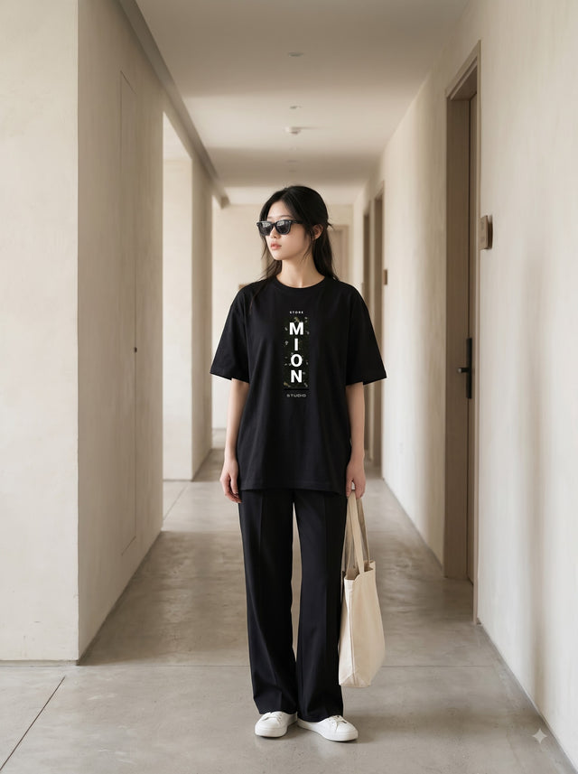 Oversize T-shirt – Badge Typography / 483