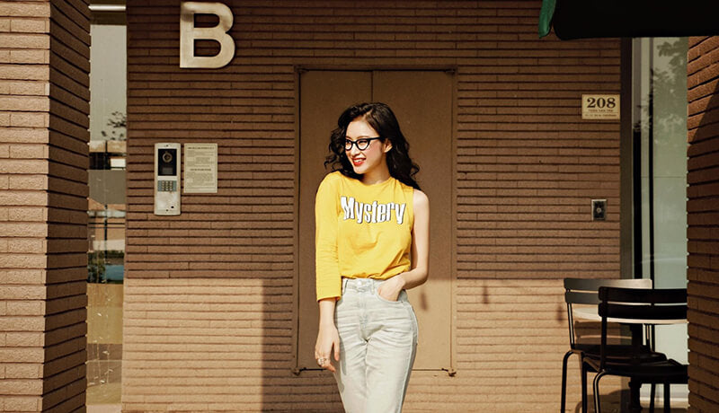 Mion ra đời với mong muốn biến mỗi chiếc áo thành một cách thể hiện cá tính. Từ ý tưởng, hình in đến phong cách tổng thể, mọi chi tiết đều có thể được tuỳ chỉnh để phù hợp với chất riêng của từng người.