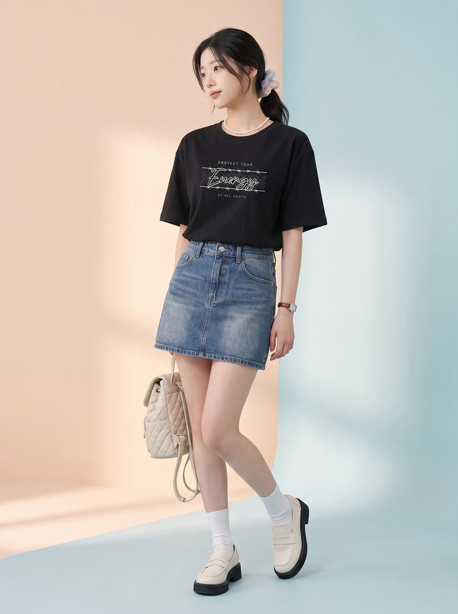 Oversize T-shirt – Bold Typography / 70