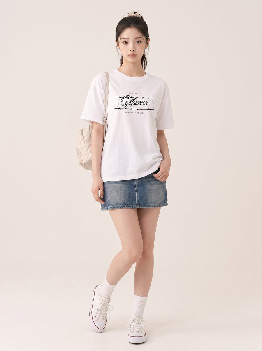 Oversize T-shirt – Bold Typography / 70