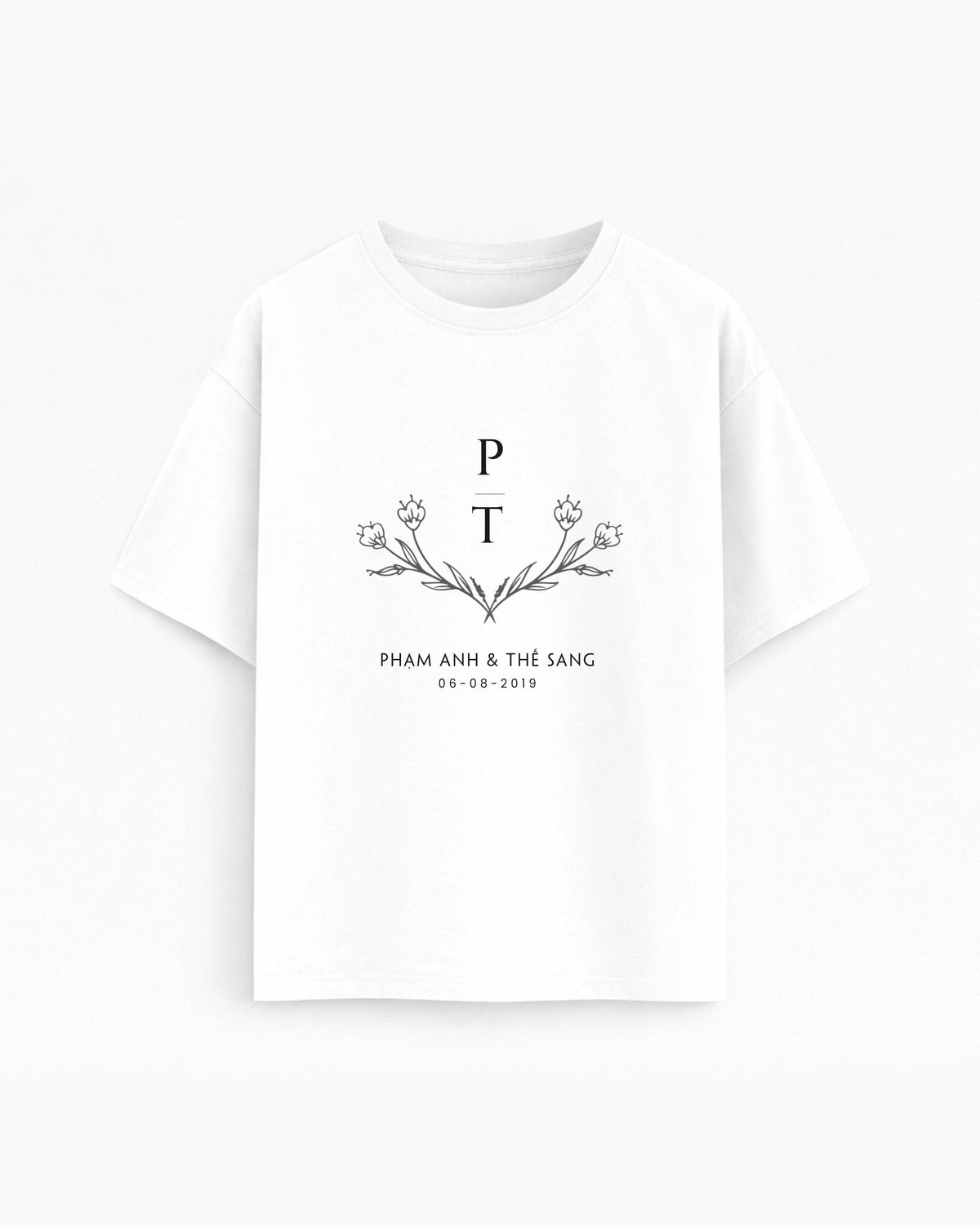 Oversize T-shirt – Romantic Minimalist / 352